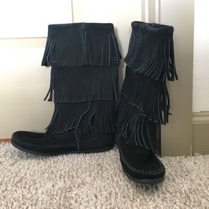 Minnetonka 3 Tier Fringe Boots